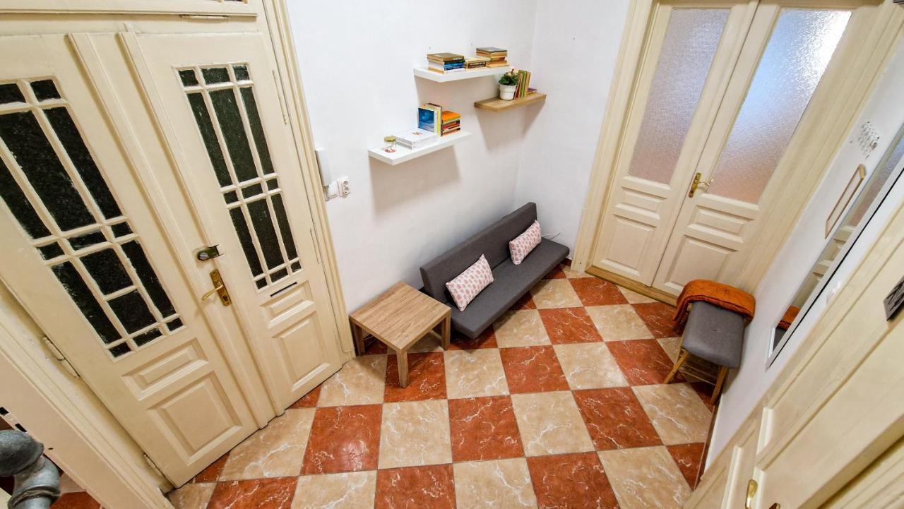 Appartement Pearl Apartman à Győr Extérieur photo