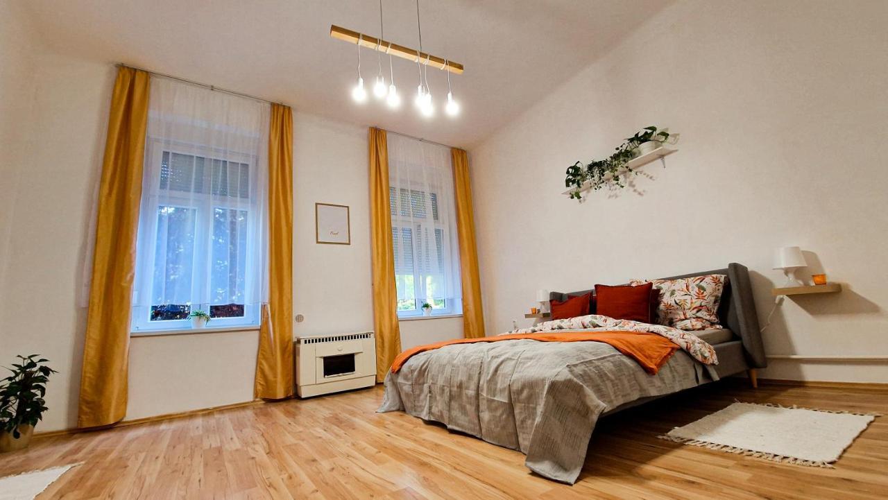 Appartement Pearl Apartman à Győr Extérieur photo