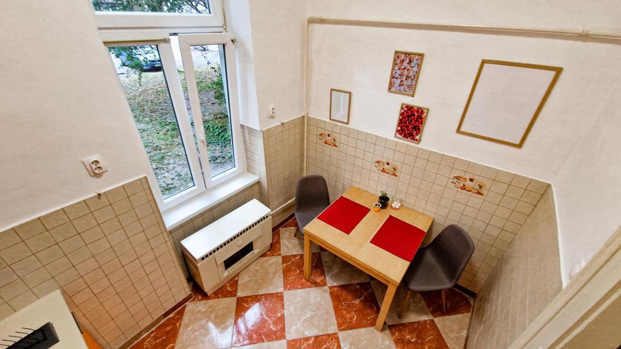 Appartement Pearl Apartman à Győr Extérieur photo